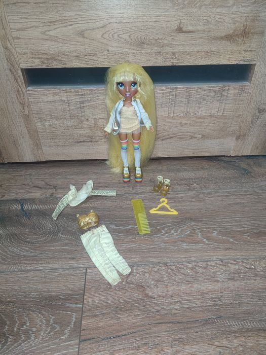 Rainbow High Fashion - Sunny Madison - żółta lalka z akcesoriami