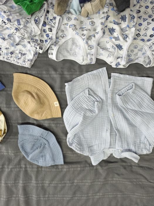 продам дитячий одяг на хлопчика 3-9 місяців.