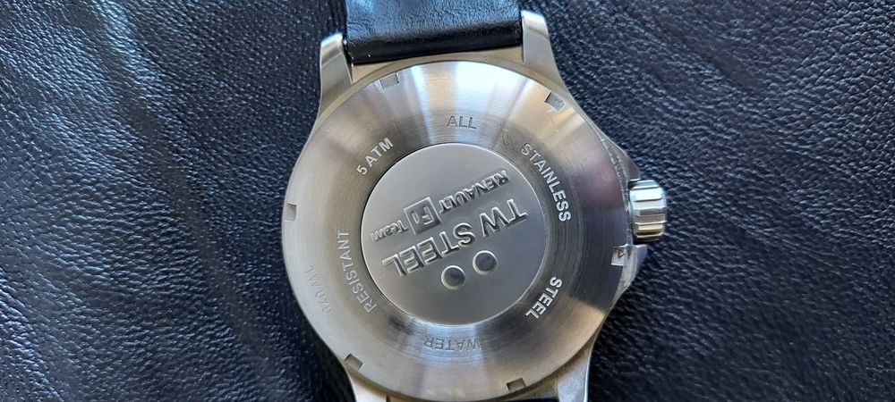 Elegante e moderno relógio Tw steel renault f1