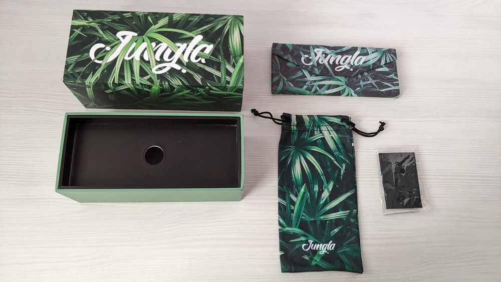 Продам раскладной футляр для очков. Цена 300 грн.