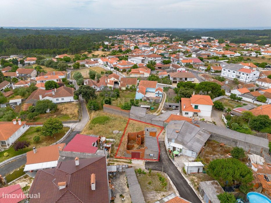 Casa para Recuperação em Maceira, Leiria  com terreno. — Maceira, Leiria