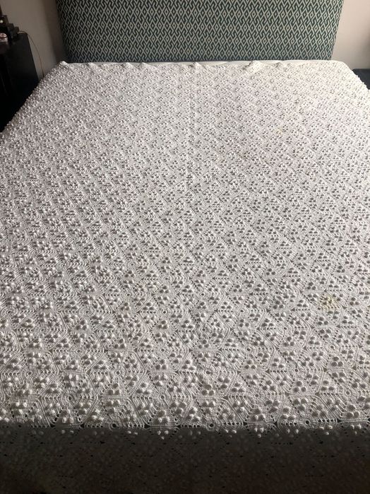 Colcha de renda feita à mão