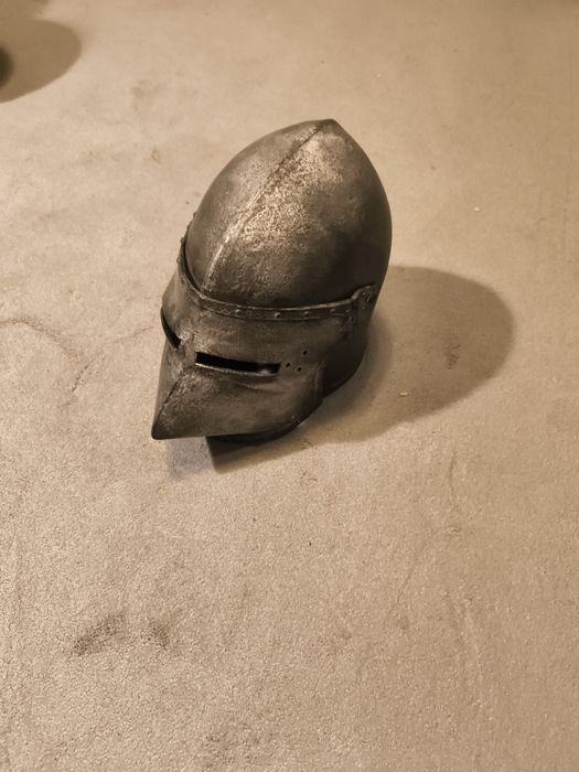 Hełm zabawkowy krzyżaka