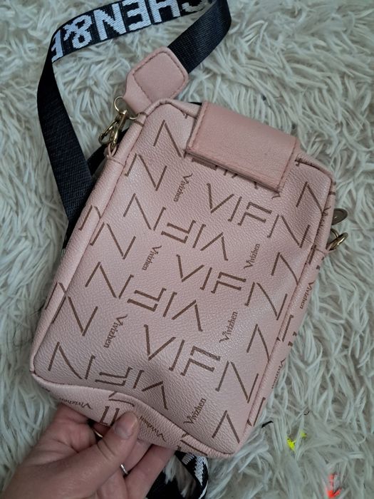 Różowa mała torebka nerka