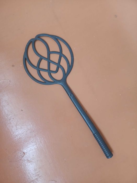 Пластикова вибивачка для килимів