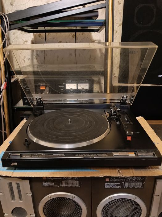 Проигрыватель винила JVC QL-A220