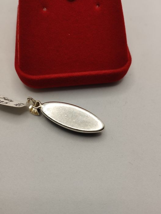 Srebrny wisiorek z kamieniem, próba 925