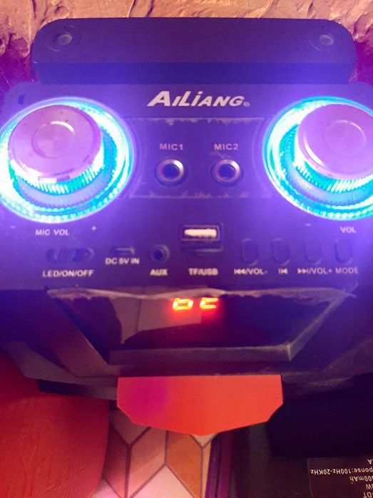 Колонка нова з мікрофоном та пультом