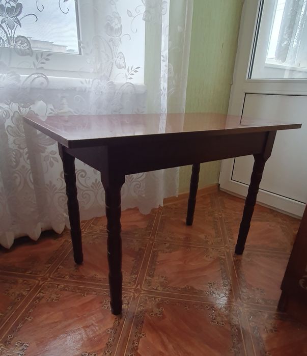 Столик у вітальню, новий