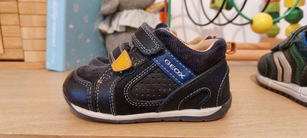 Sapatos Geox tamanho 22