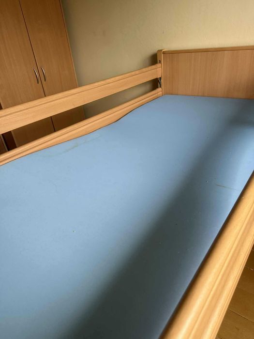 Łóżko rehabilitacyjne sterowane elektrycznie