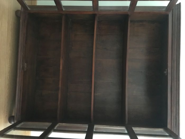Móvel Vitrine/Expositor de 2 portas em Pau Rosa