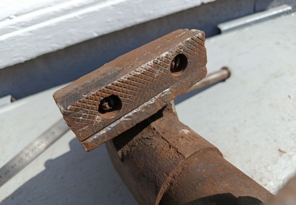 тиски слесарные 80 мм тиски  СССР