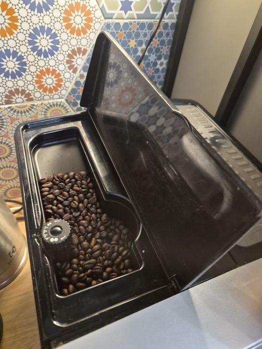 Ekspres DELONGHI Caffe Venezia ESAM 2200 - sprawny - sprawny