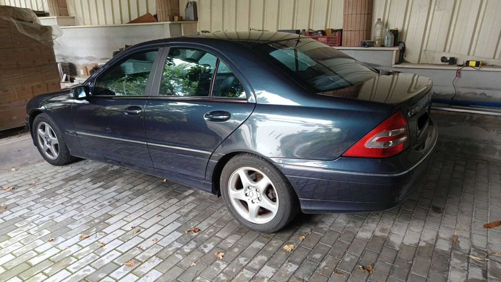 Mercedes W203 2002 Gasolina/GPL em boa condição geral