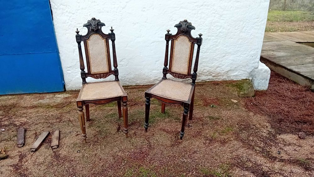 Par de cadeiras antigas