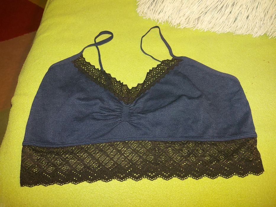 Dwa miękkie staniki XS-S
