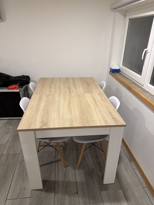 Mesa com 4 cadeiras extensivel