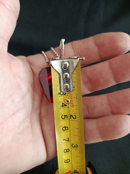 Colar com Pendente de Palheta e de Guitarra