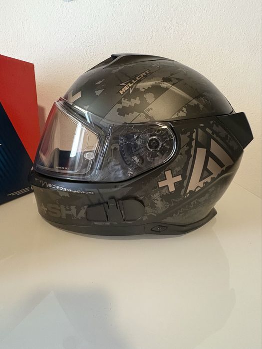 Capacete SHARK com Leds