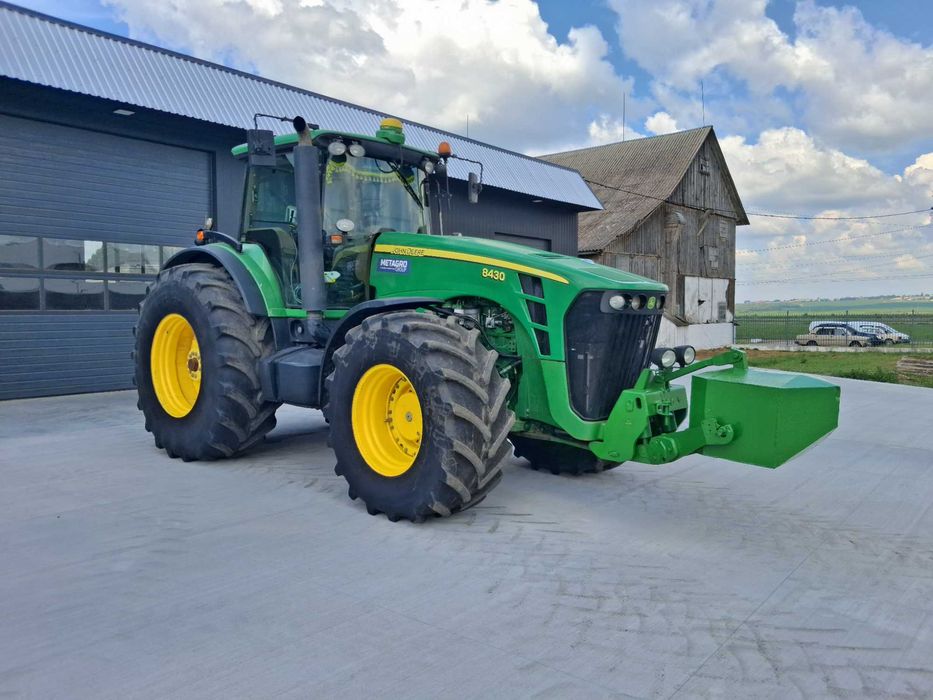 John Deere 8430