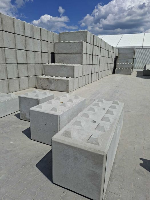 Bloki betonowe mur oporowy