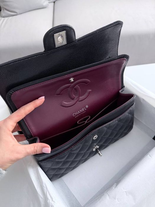 Шкіряна сумка у стилі Chanel Classic