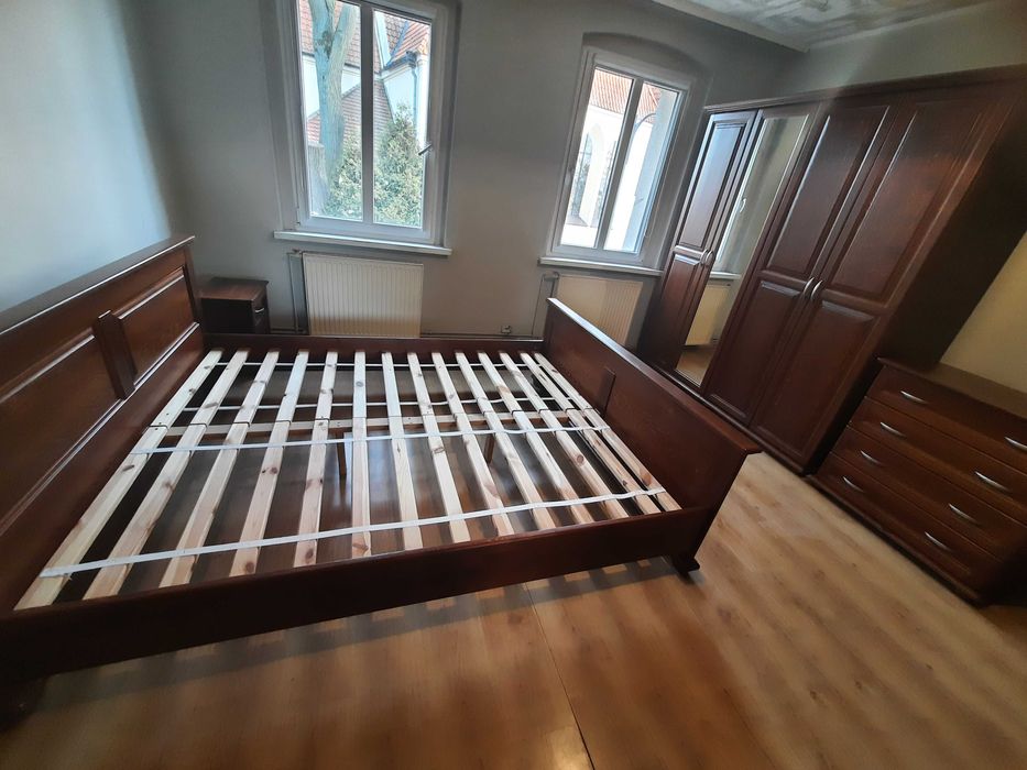 Zestaw mebli sosnowych do sypialni