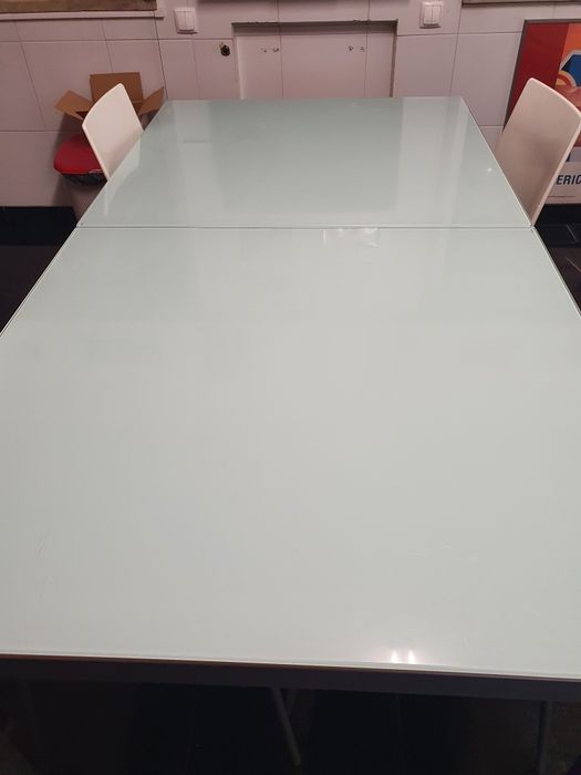 Mesa de ferro e vidro extensivel com 4 cadeiras