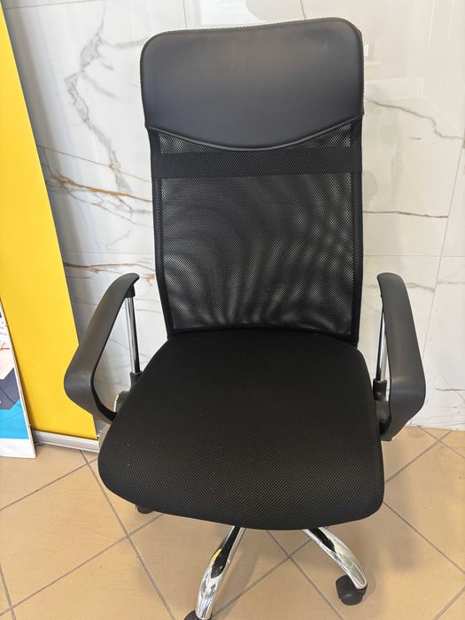 Krzesło biurowe JYSK – ergonomiczne, czarne, bardzo dobry stan