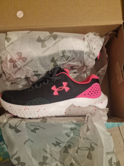 Продаються жіночі кросівки