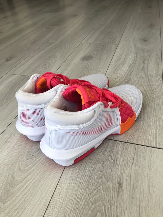 Lebron Witness VIII