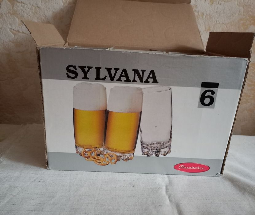 Набор бокалов для пива.