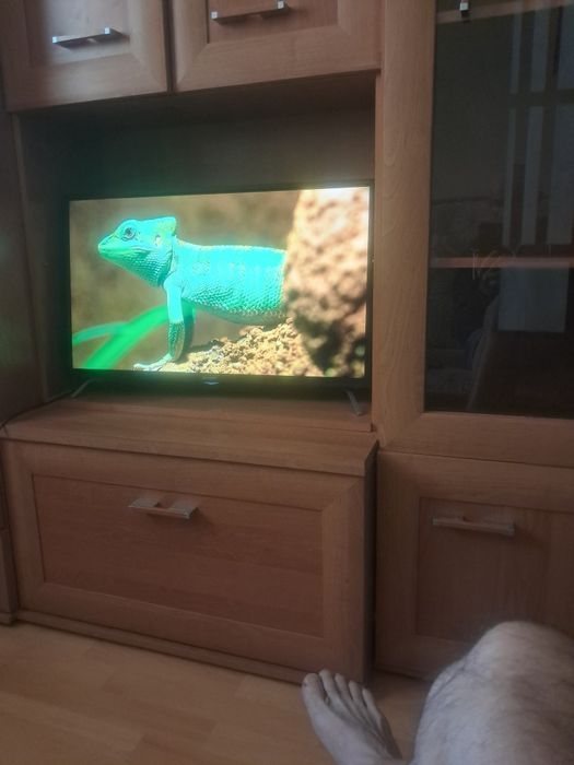 Sprzedam telewizor Sharp, Smart TV, oparty na platformie Android 81cm,