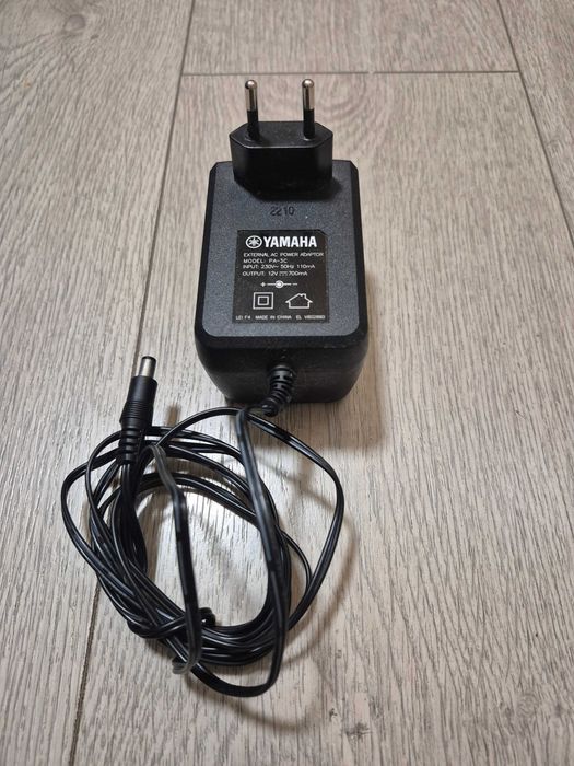 Синтезатор Цифрове піаніно Yamaha Piaggero NP-12 білий, ідеальний стан