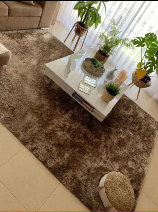 Vendo 2 carpetes cor taupe