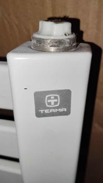 Grzejniki łazienkowe białe wieszakowe do łazienki.