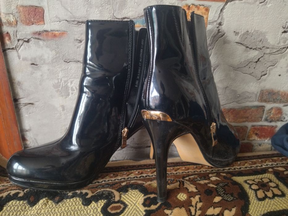 Ботильйони, ботінки (25см)