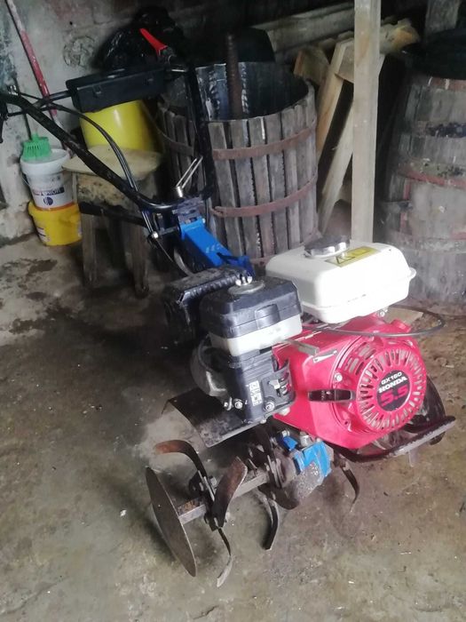 Alfaias-agrícolas-      Moto enxada e espremedor de uvas