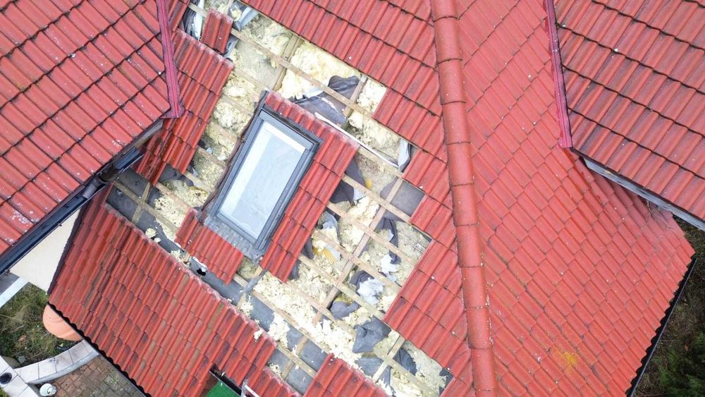 Naprawy dachów po kunach / kuna na dachu/Izolacje pianą PUR i celulozą