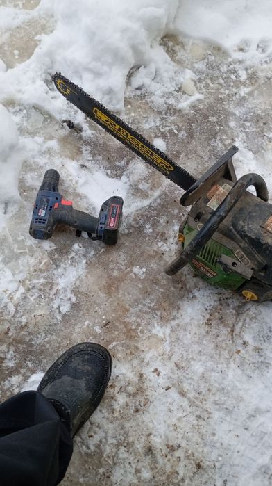 2 бензопіли . 3 перфоратори і шуруповерт