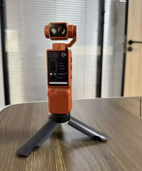 Mini Câmara 4K com Ecrã Rotativo e Foco Automático