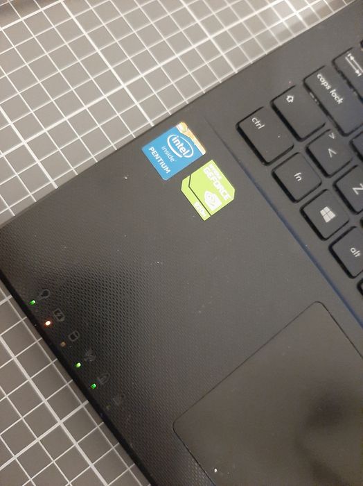Vendo pc Asus a funcionar