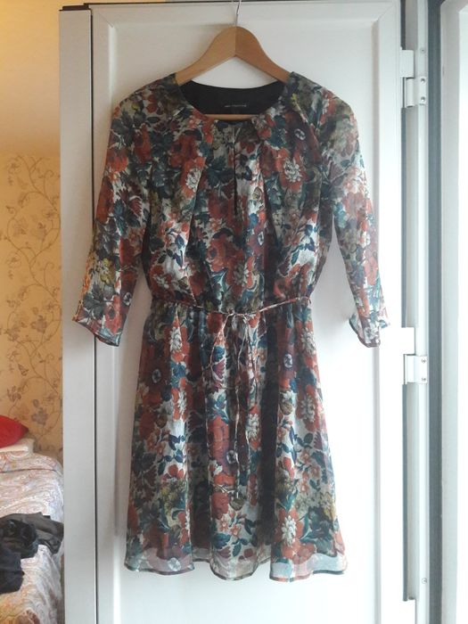 Vestido florido novo da Mango, tamanho S
