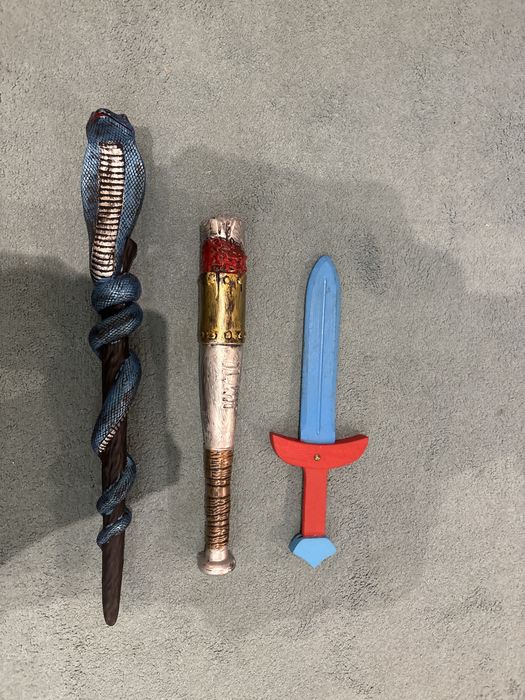 Kit de bastoẽs e espadas