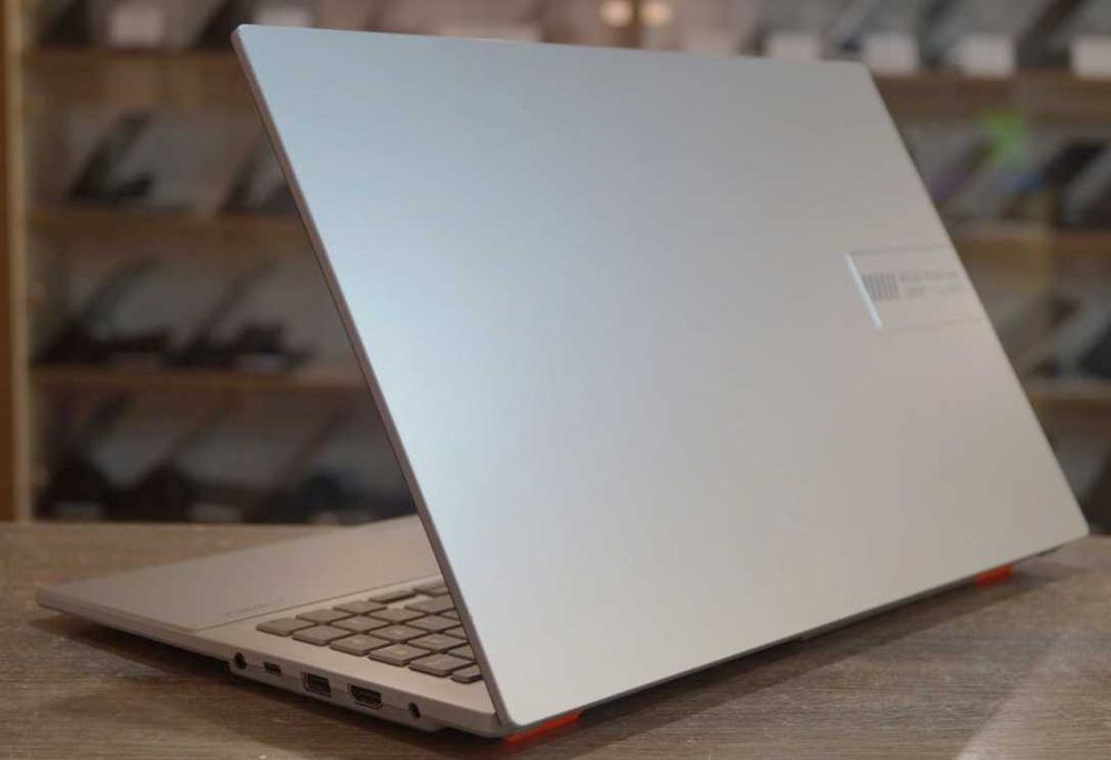 ГАРАНТІЯ Asus (FullHD IPS/Ryzen 3 7320U/RAM 8гб LPDDR5/SSD 512гб)TVOYO