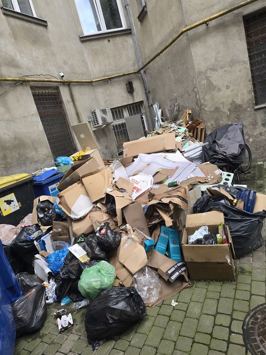 Wywóz śmieci odpadów mebli utylizacja odbiór porządkowanie sprzątanie