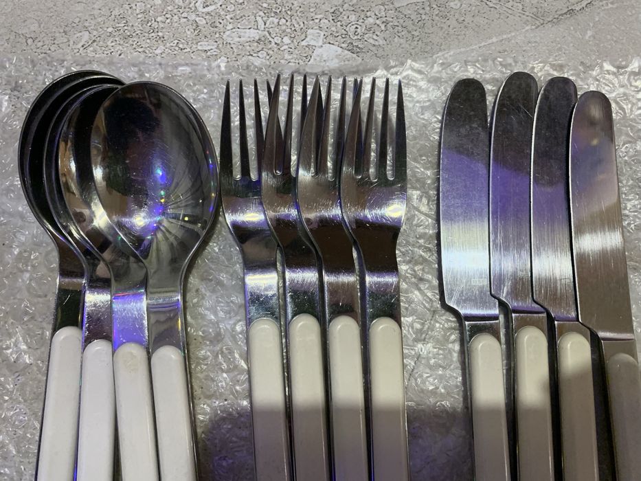 Столові прибори на 4 особи