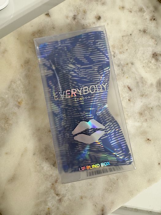 Nowy błyszczyk blind box Everybody London niebieska edycja limitowana