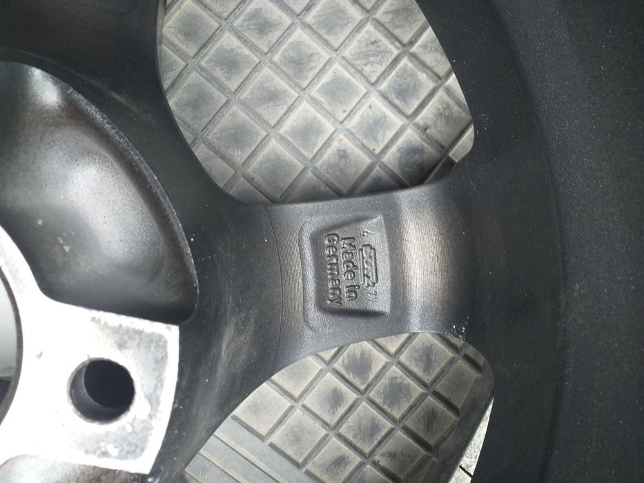 Автомобільні диски.